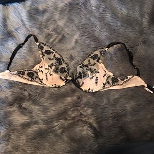 Victoria’s Secret 34C very sexy lace bra